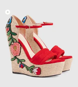 Дамски летни Бродирани обувки на платформа от Флока На Висок Ток с цвете аппликацией, вечерни елегантни сандали на танкетке на висок ток