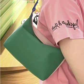 Двустранен чанта за подмишниците ярки цветове, подходяща по цвят, найлон малка квадратна чанта в контрастен цвят с едно рамо, преносима женствена чанта